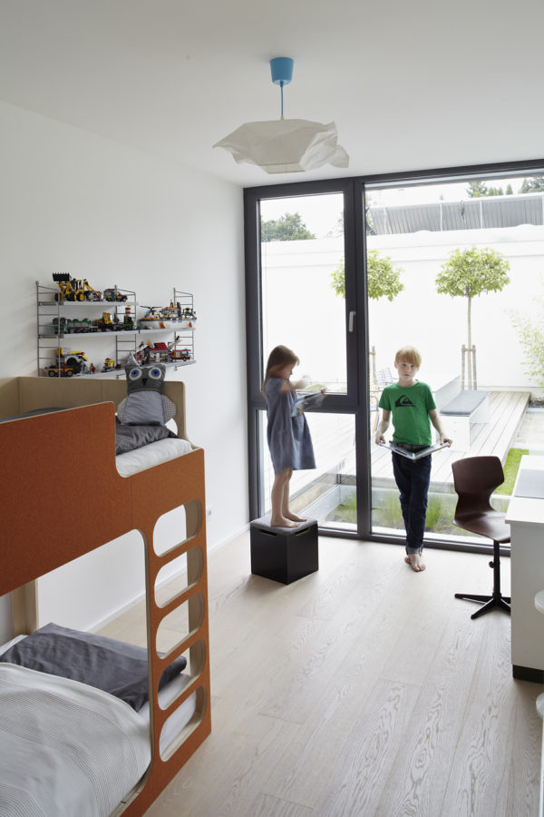 Modernisieren. Mnchen, Haus Payr, Kinderzimmer von Silas (8), im Bild mit seiner Schwester Elisa